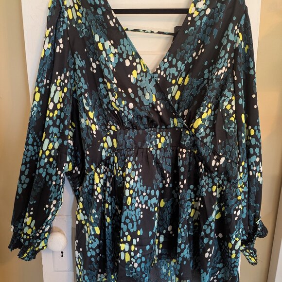 Torrid Satin Brushed Rain Dot Graphic Long Sleeve Top w/Cut-out Back - 4X/26 - Picture 2 of 11